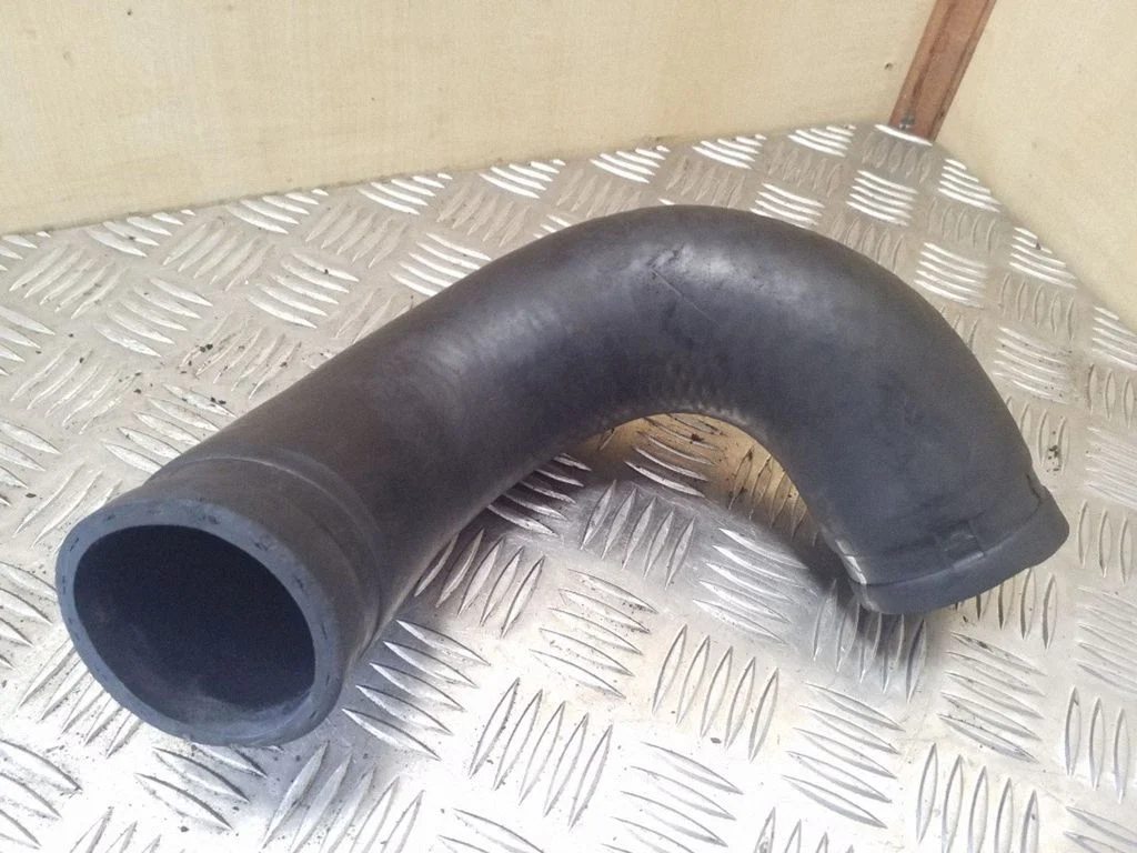 Vahejahuti voolik (-ud)/ toru (-d) – Toyota RAV 4 (XA20) (2000-2005)