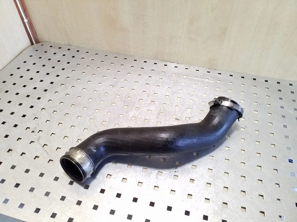 Intercooler hose/pipe 8E0145737F