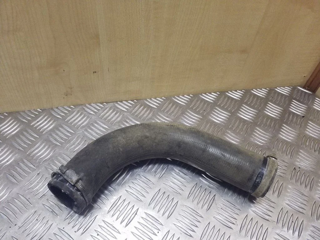 Intercooler hose/pipe