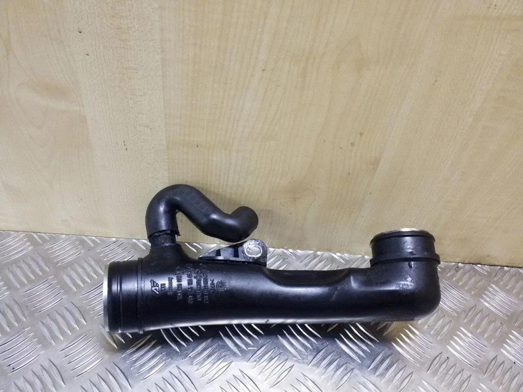 Vahejahuti voolik (-ud)/ toru (-d) 7M3129656
