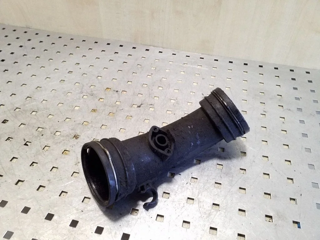 Intercooler hose/pipe 7H0145955