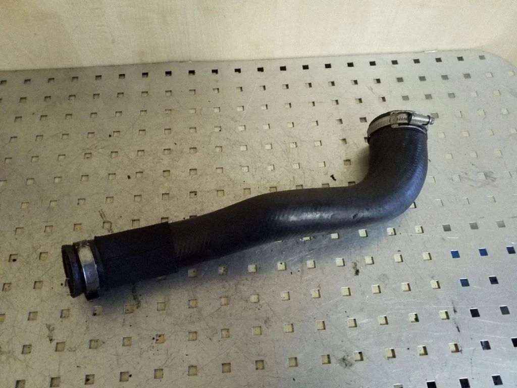 Intercooler hose/pipe