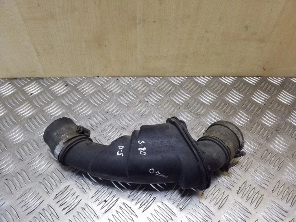 Vahejahuti voolik (-ud)/ toru (-d) 30778734 – Volvo S80 (2007-2013)