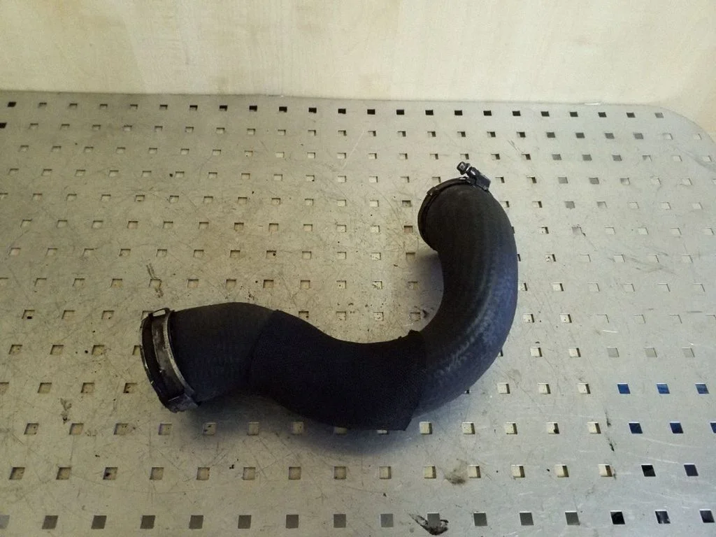 Intercooler hose/pipe