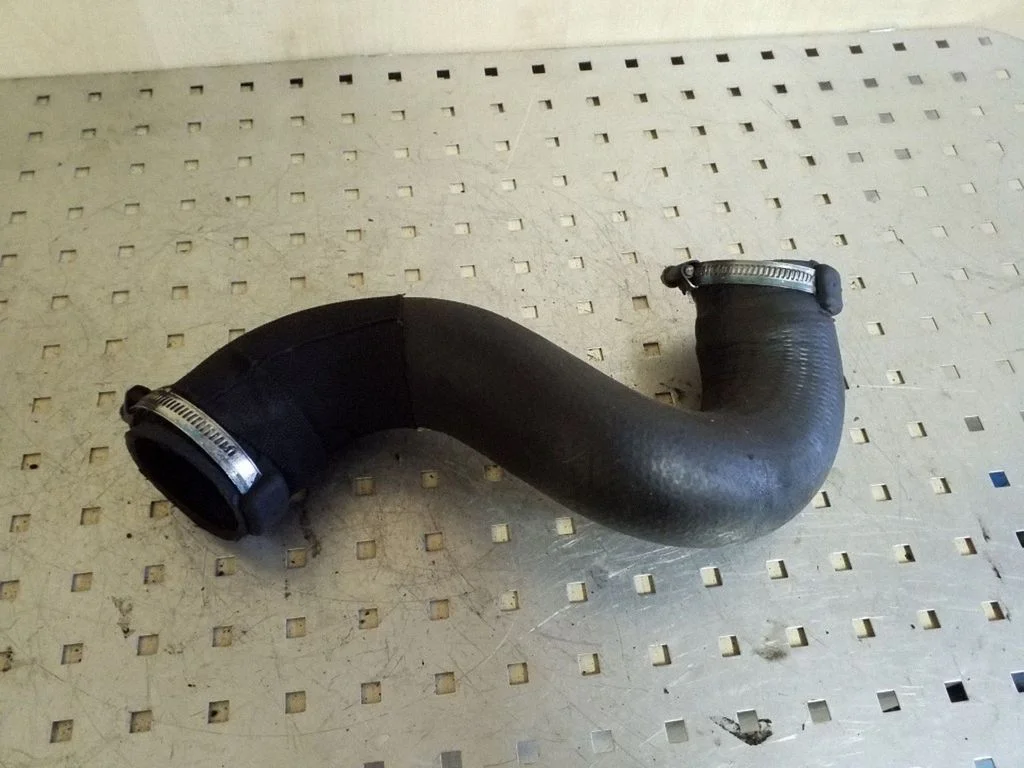 Intercooler hose/pipe