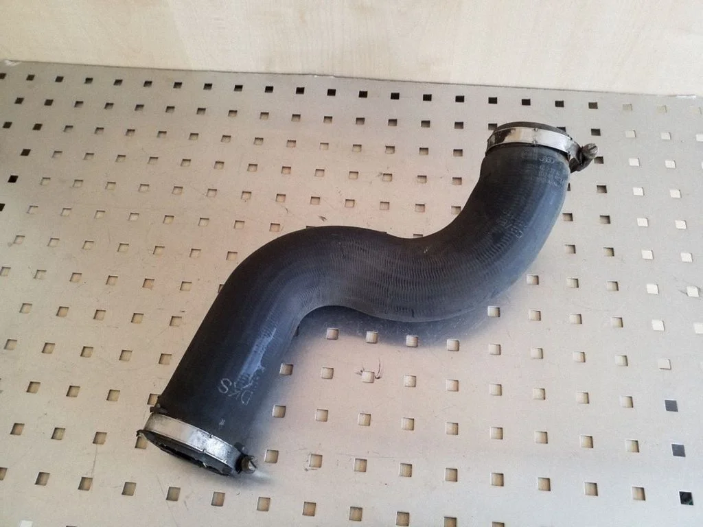 Intercooler hose/pipe 8K0145737K