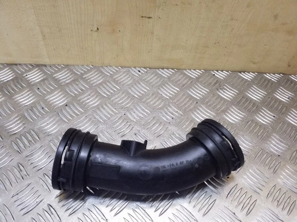 Vahejahuti voolik (-ud)/ toru (-d) 7H0145955