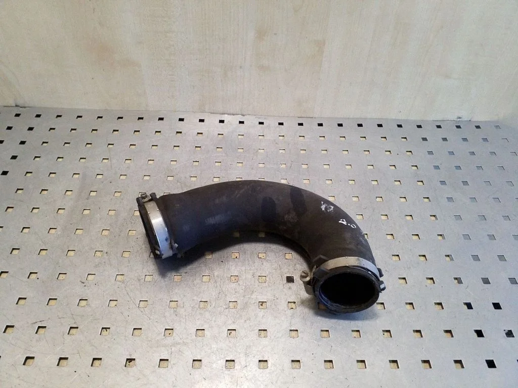 Vahejahuti voolik (-ud)/ toru (-d) 8K0145709H