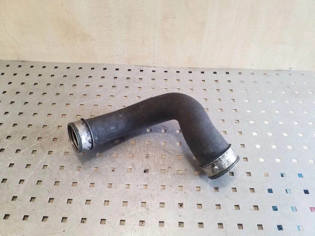 Intercooler hose/pipe 7H0145709A