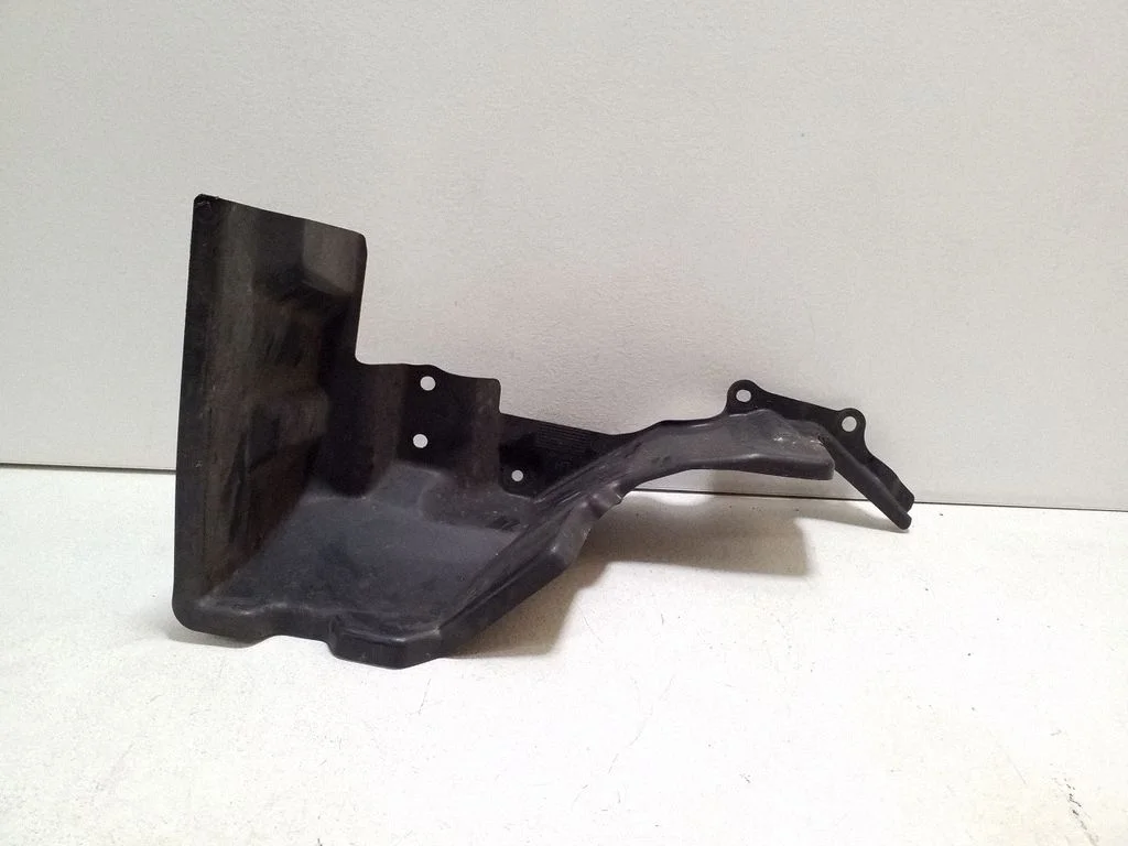 Intercooler air guide/duct channel 5211A301
