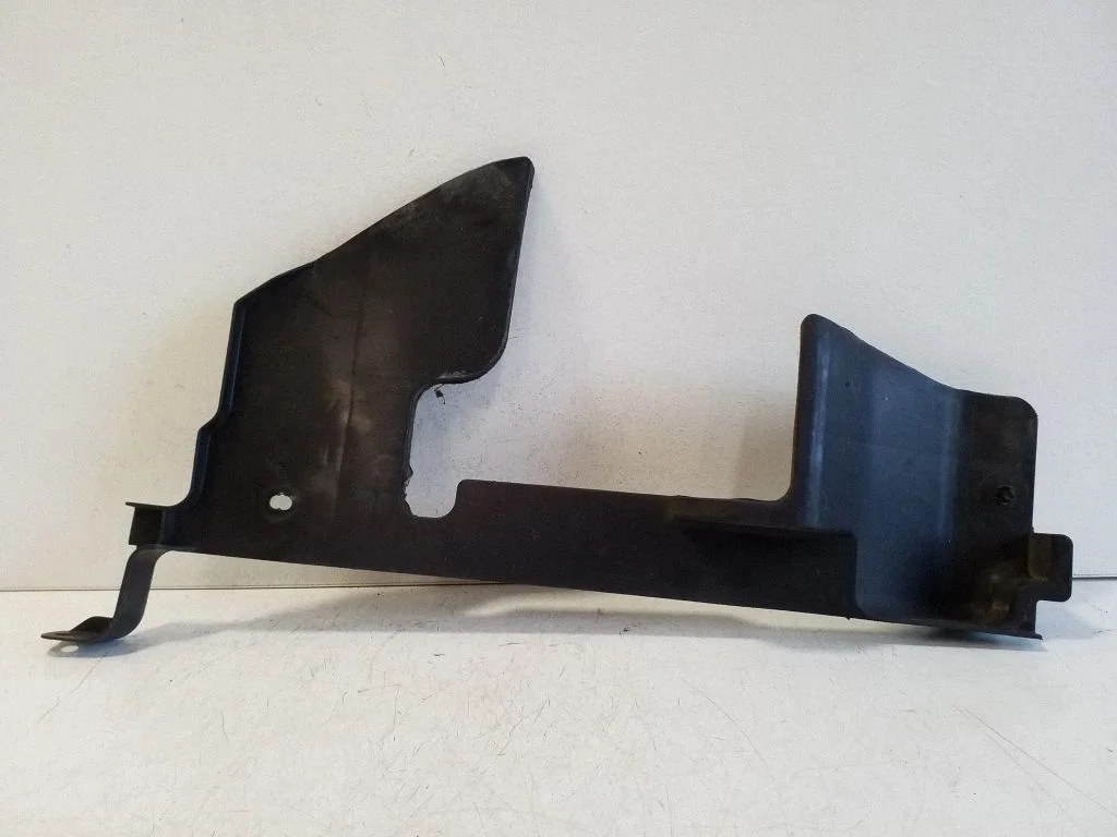 Intercooler air guide/duct channel – left