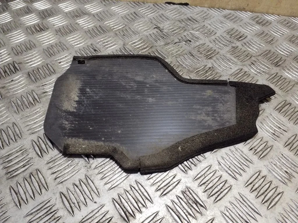 Intercooler air guide/duct channel – left