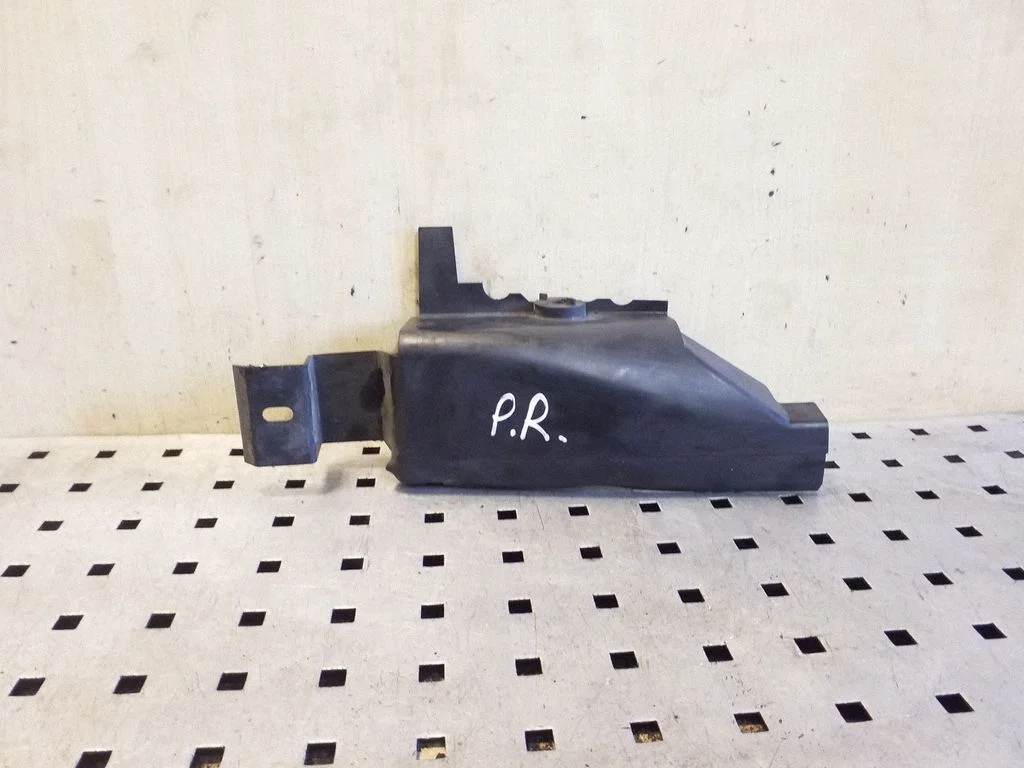 Kierownica powietrza chłodnicy BS718310AA