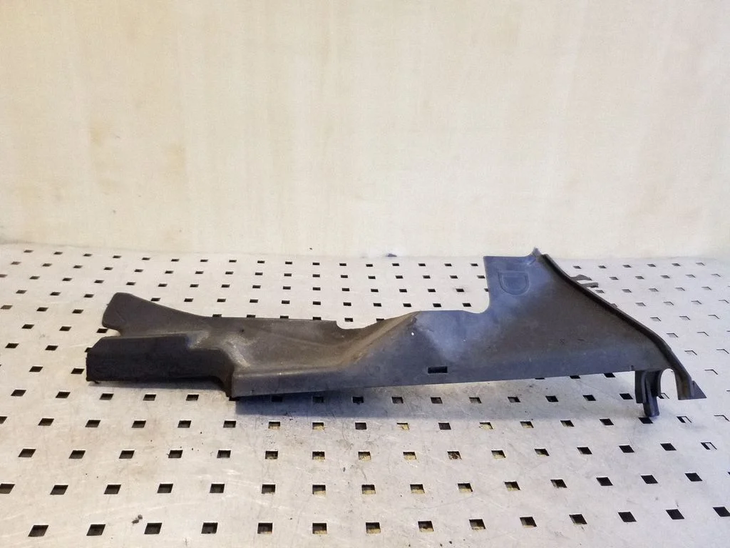 Intercooler air guide/duct channel 214984917R