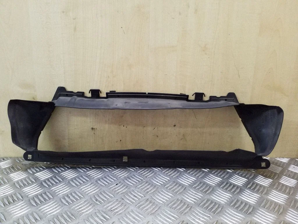 Intercooler air guide/duct channel 8643543