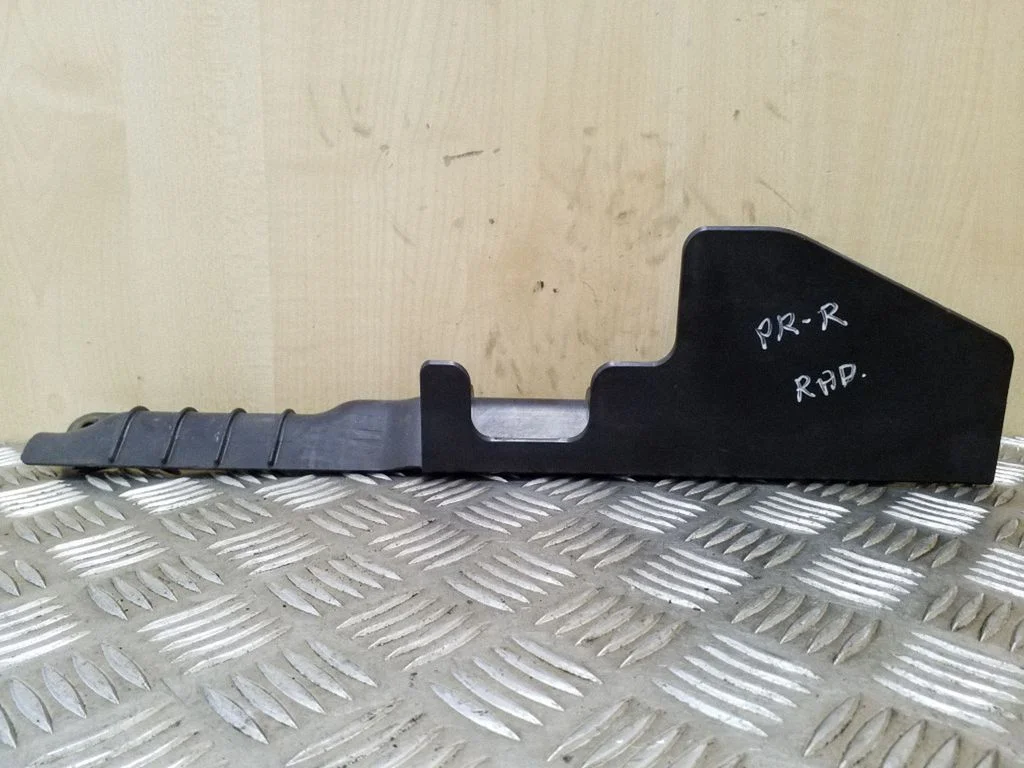 Intercooler air guide/duct channel – front right