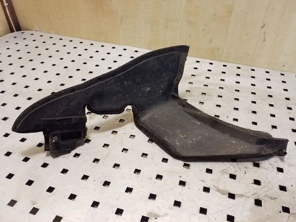 Radiaatori õhusuunaja(d) – Toyota Yaris Verso (1999-2005)