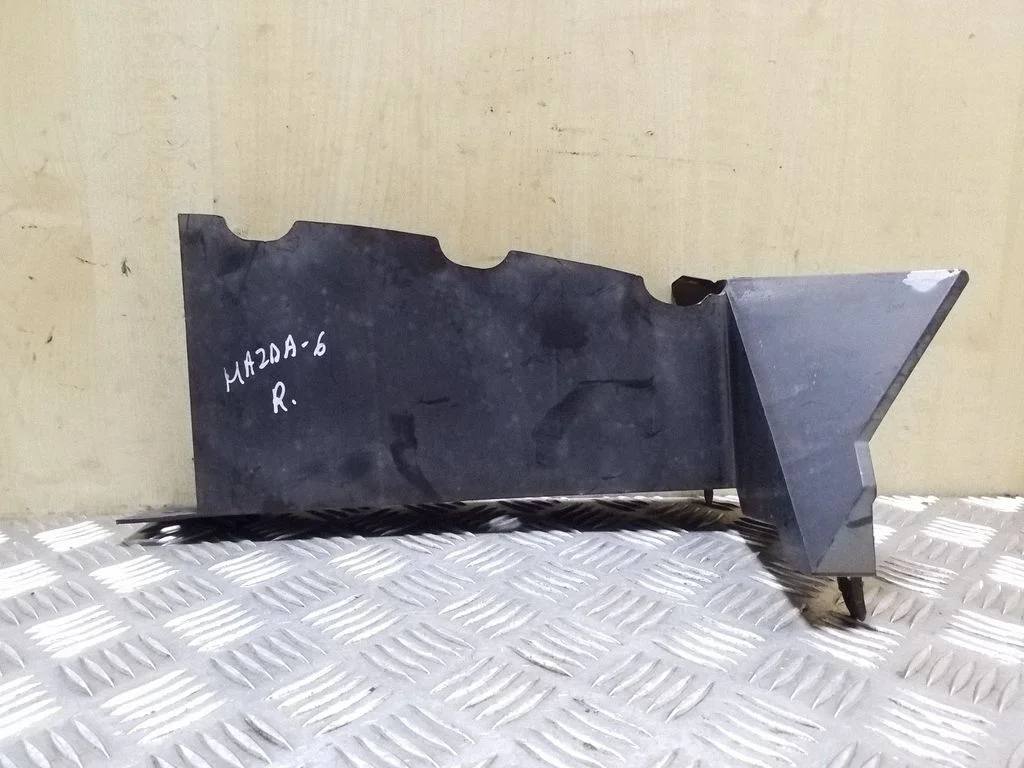 Intercooler air guide/duct channel GJ6A56251