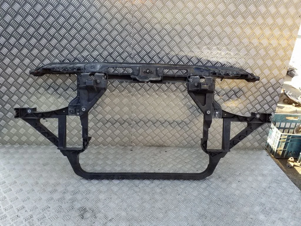 Radiaatori tugipaneel – BMW X3 E83 (2003-2010)