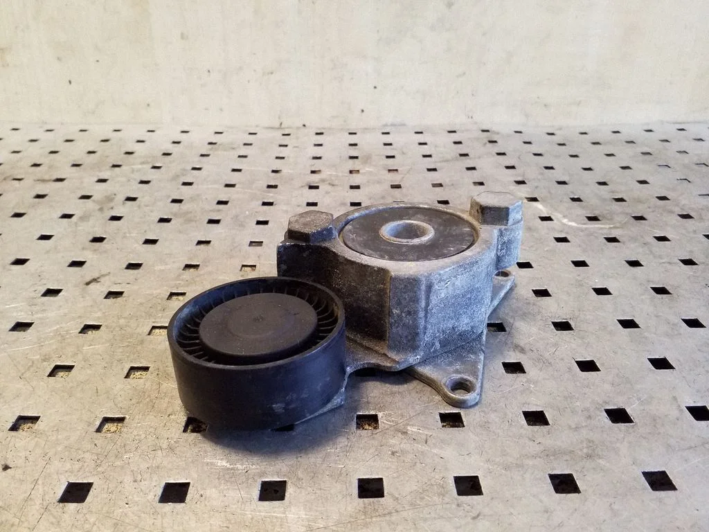 Generator/alternator belt tensioner – Toyota RAV 4 (XA30) (2006-2016)