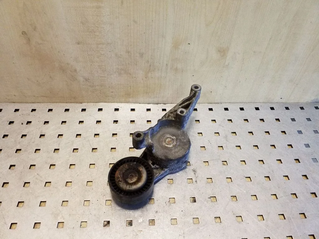 Generator/alternator belt tensioner – Volkswagen Jetta V (2005-2010)