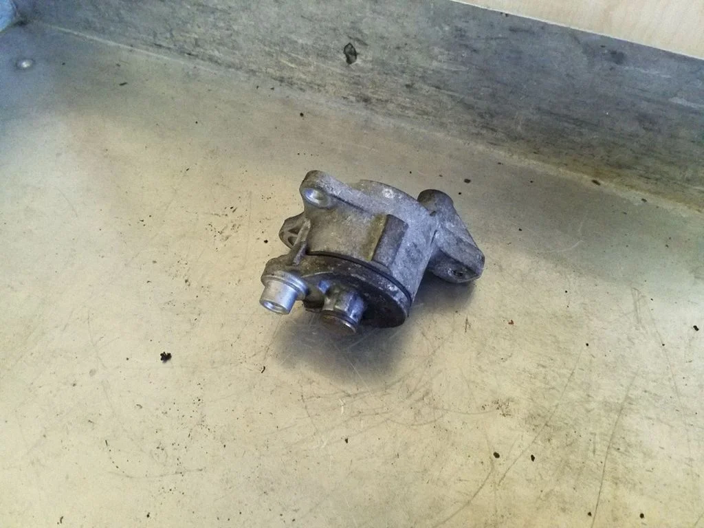 Generator/alternator belt tensioner – Toyota Avensis T250 (2003-2006)