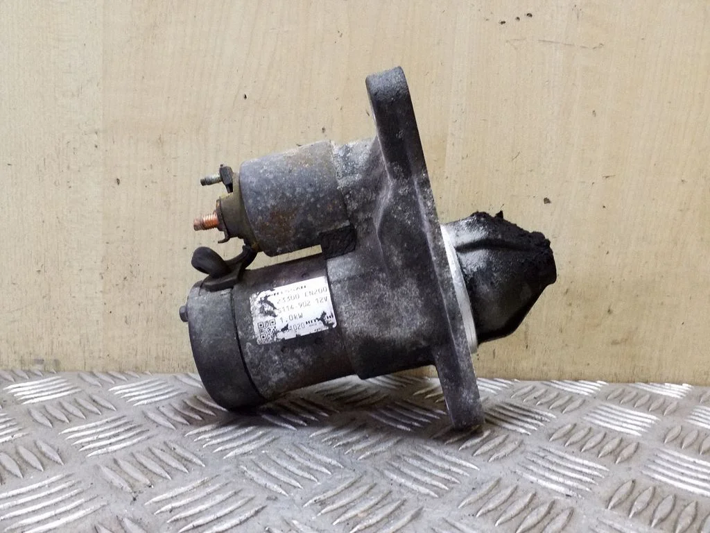 Starter motor 23300EN200
