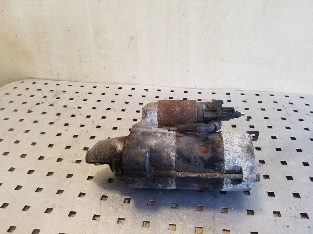 Starter motor M002T85871