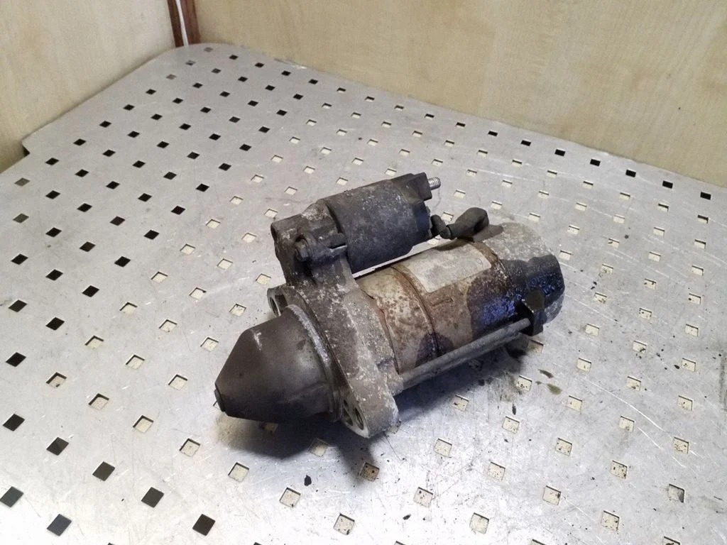 Starter motor 281000R010