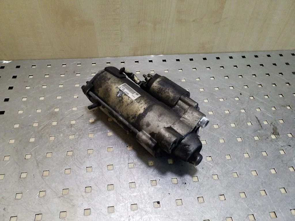 Starter motor 670616N