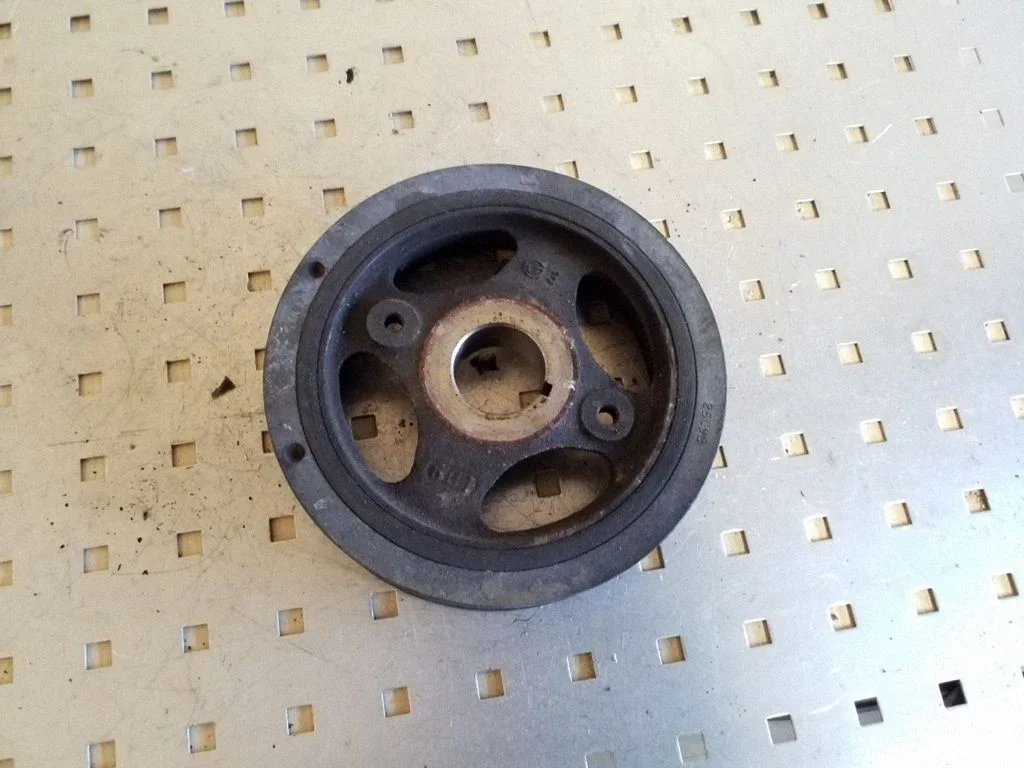 Crankshaft pulley – Toyota Avensis T270 (2009-2012)