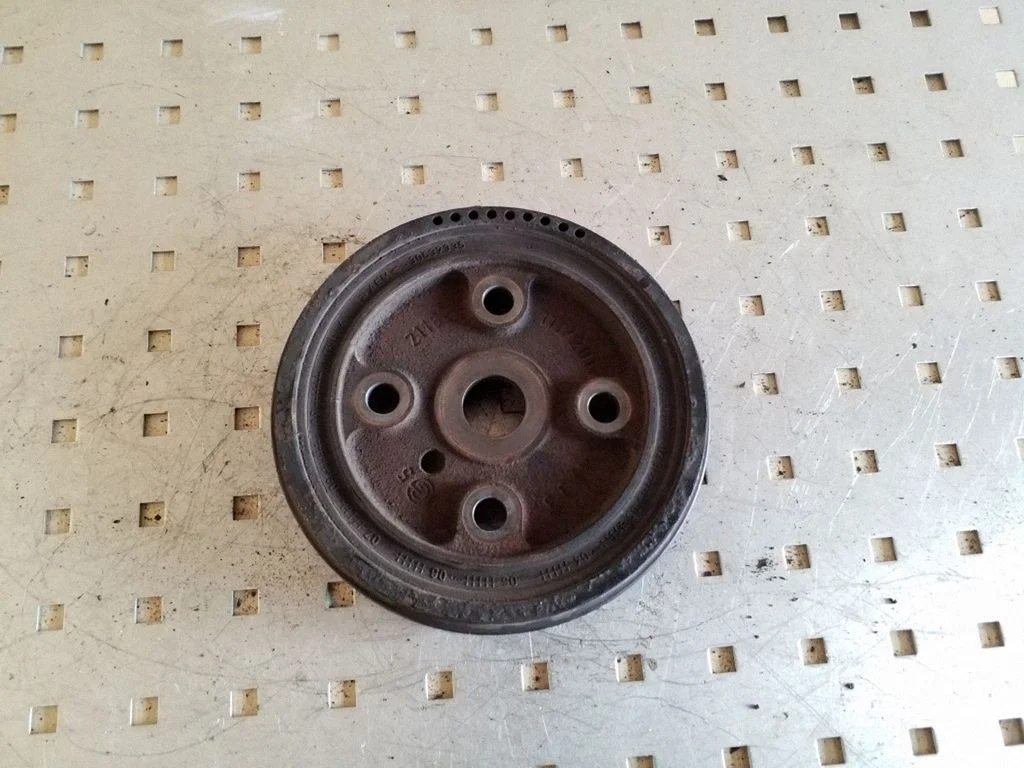 Crankshaft pulley 30637335