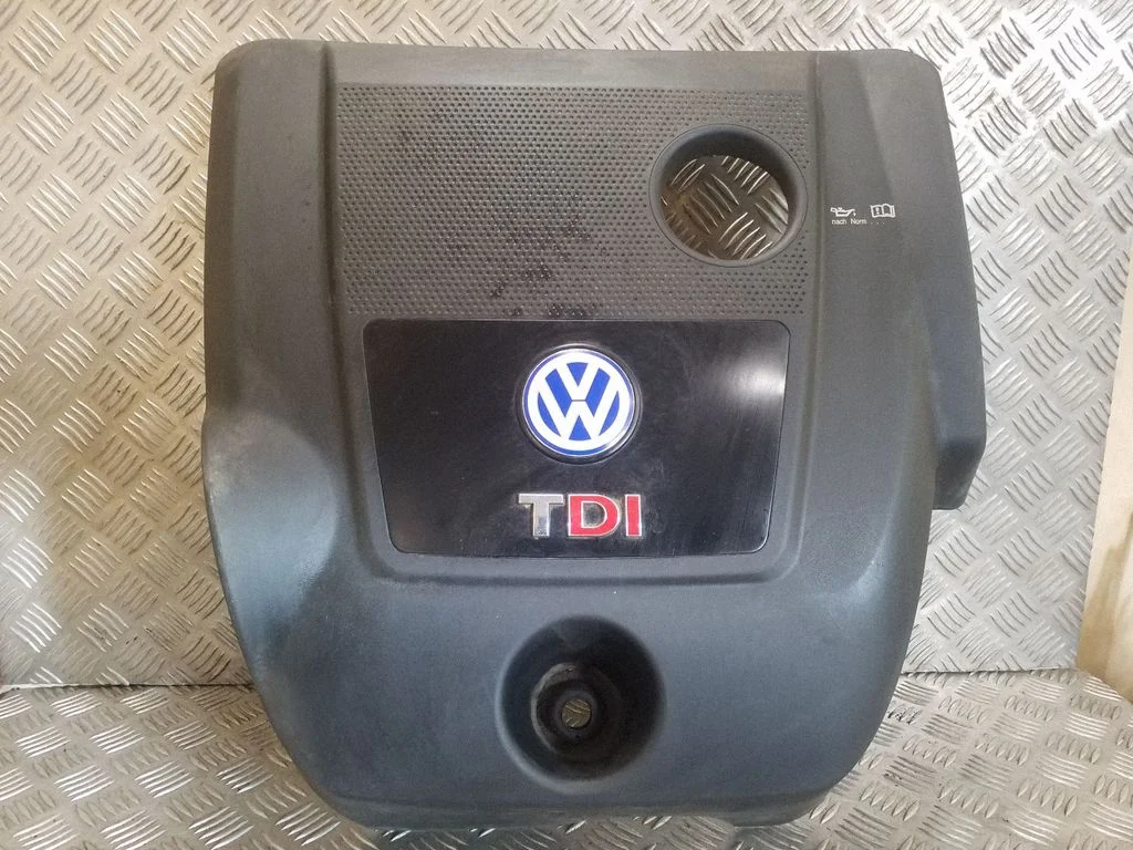 Osłona silnika (pokrywa) – Volkswagen Bora (1998-2005)