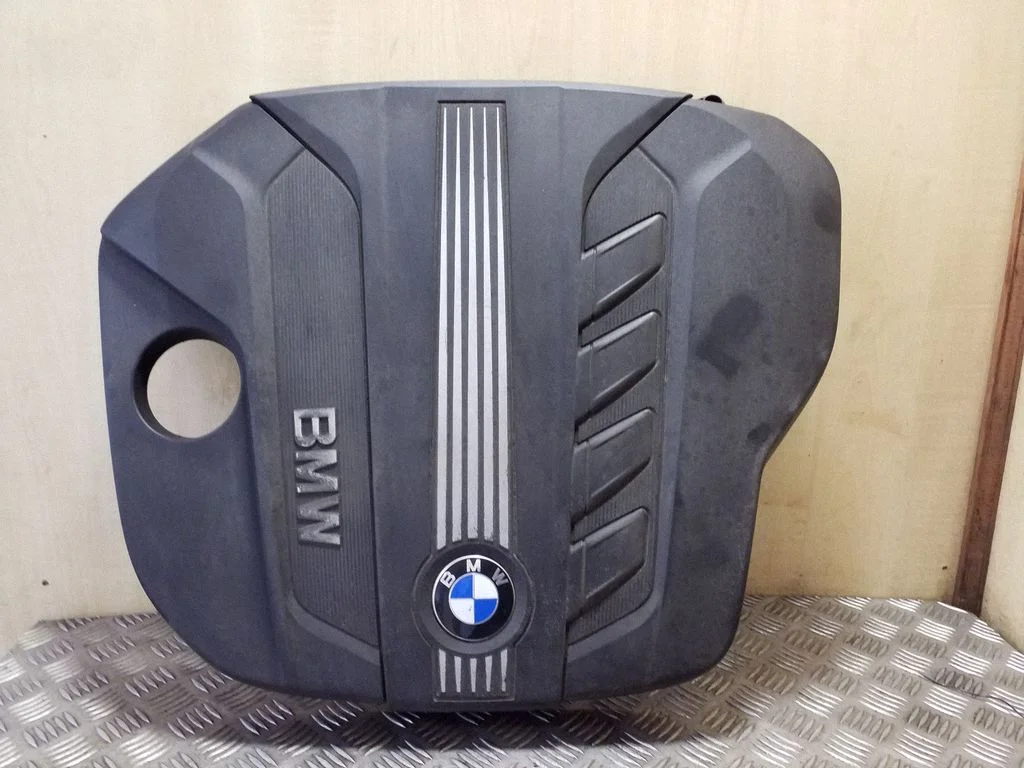 Engine cover (trim) 13717811024