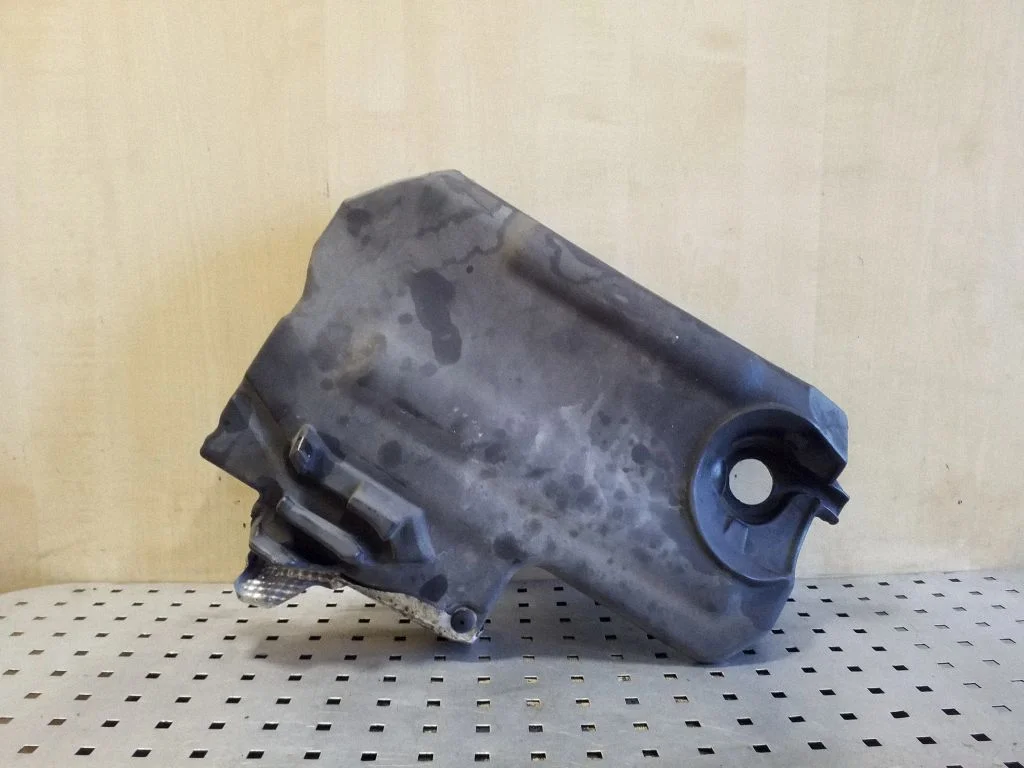 Engine cover (trim) CC1Q9U550AB
