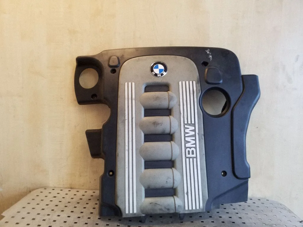 Engine cover (trim) – front