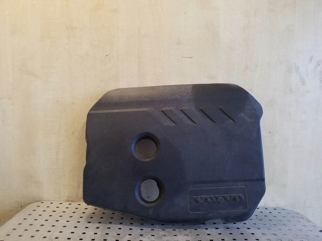 Engine cover (trim) AV6Q6N041A