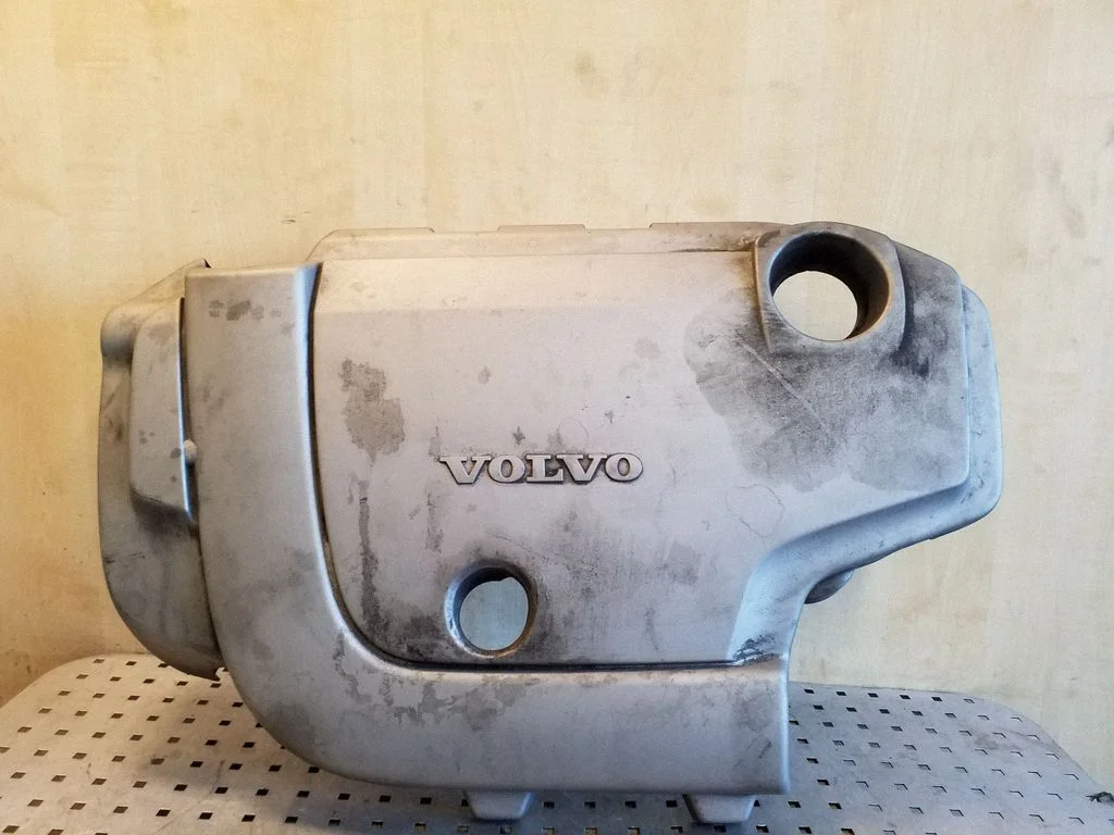 Engine cover (trim)