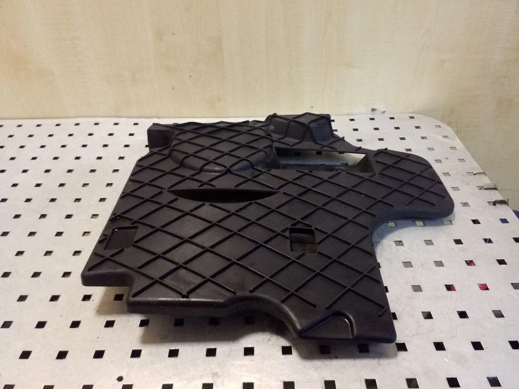 Engine cover (trim) A6510100867