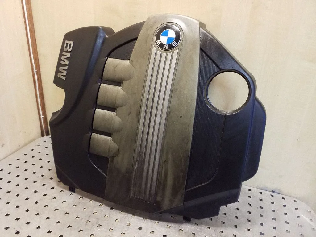 Engine cover (trim)