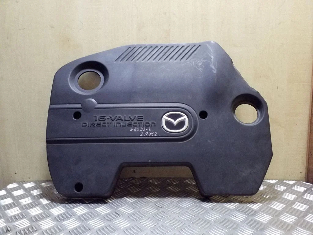 Engine cover (trim) RF5C10231