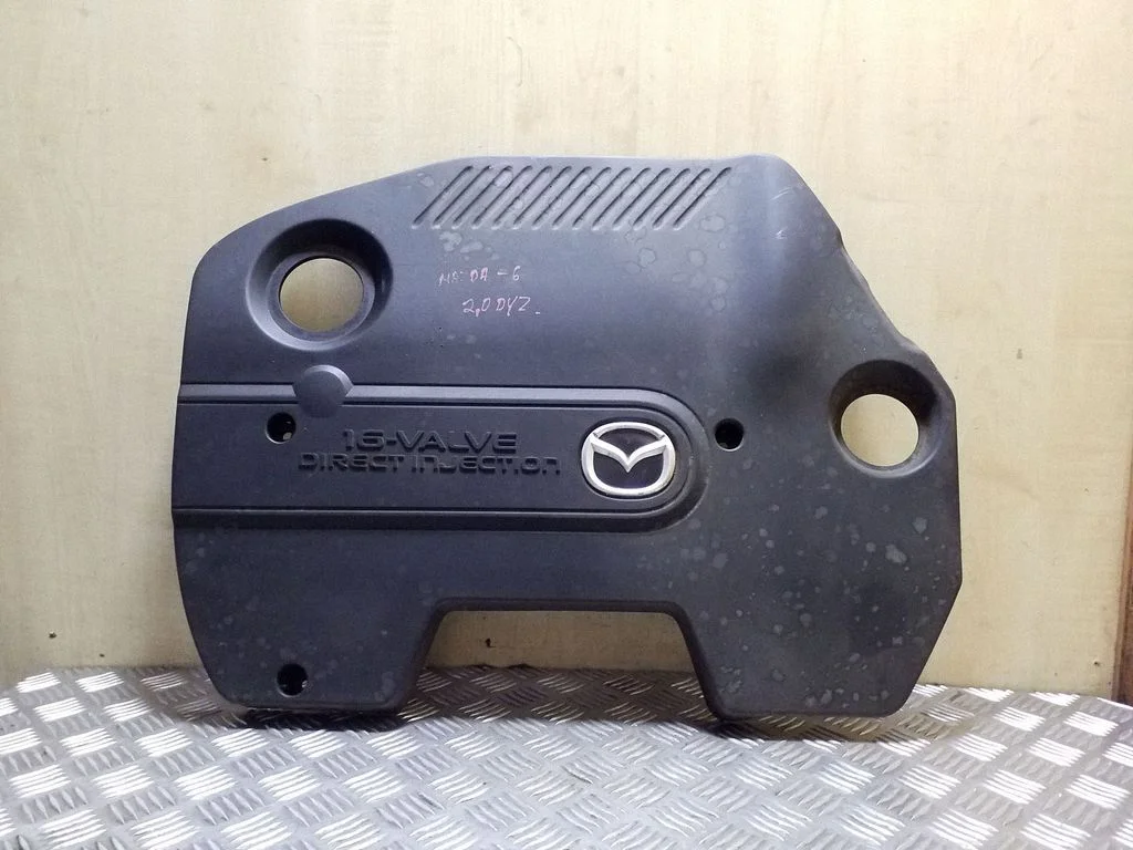 Engine cover (trim) RF5C10231