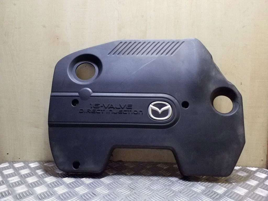 Engine cover (trim) RF5C10231