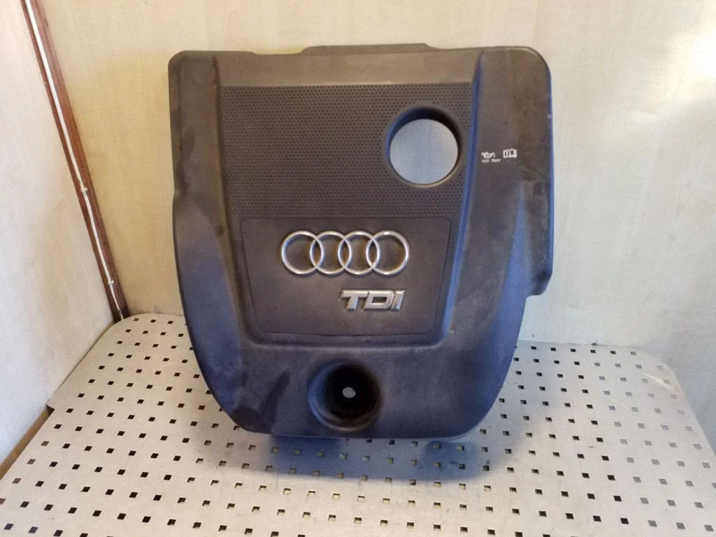 Engine cover (trim) 038103925