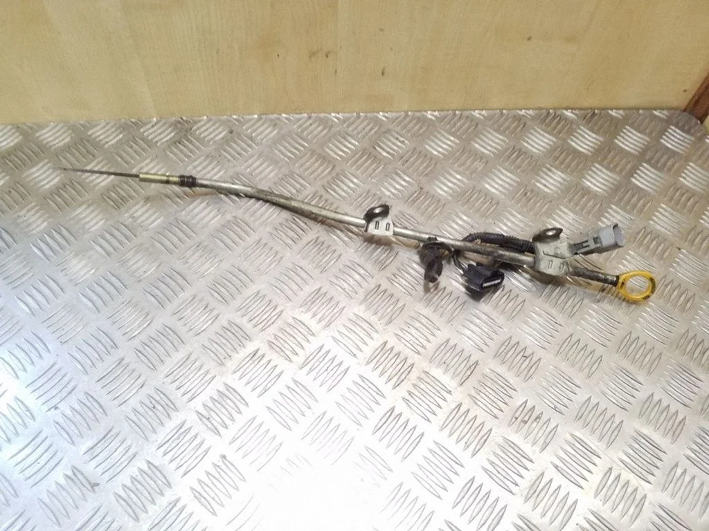 Oil level dip stick – Toyota Avensis T270 (2009-2012)