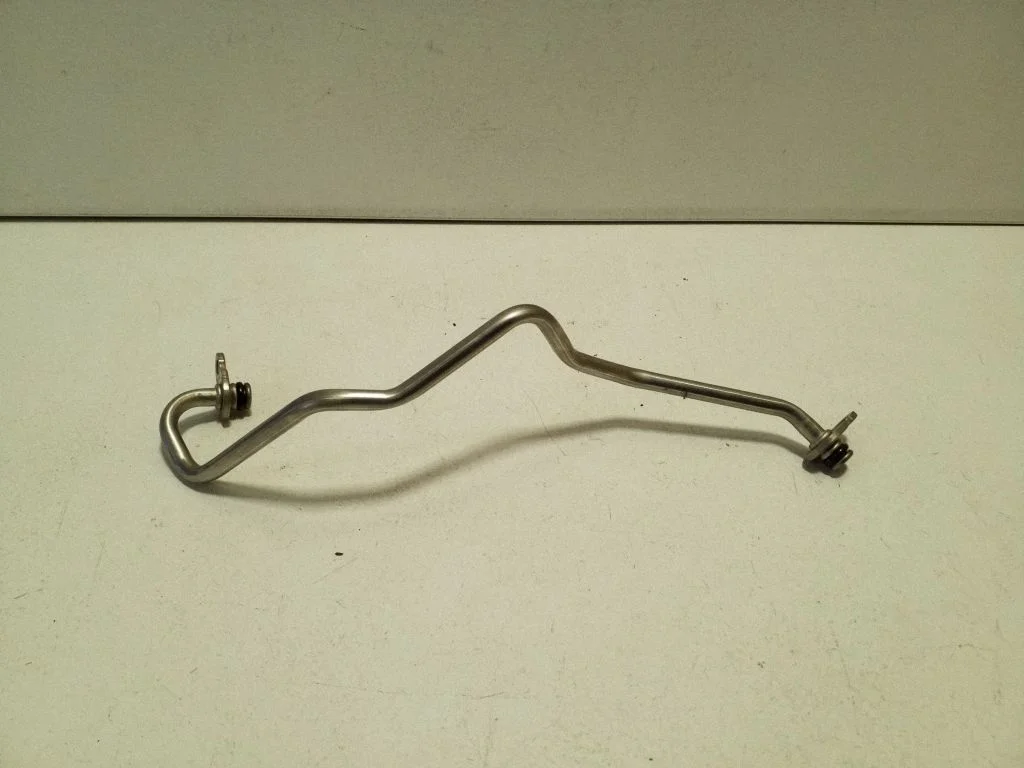 Turbo turbocharger oiling pipe/hose 05C145140C