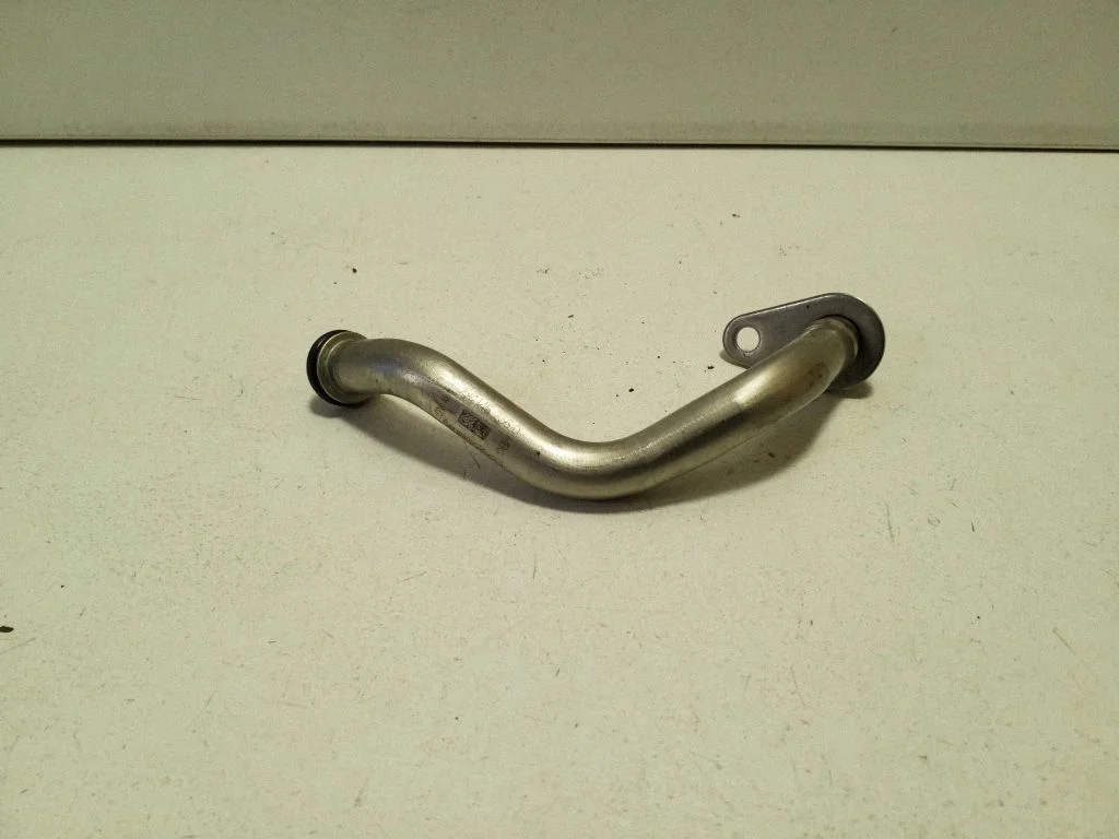 Turbo turbocharger oiling pipe/hose 05C145735D