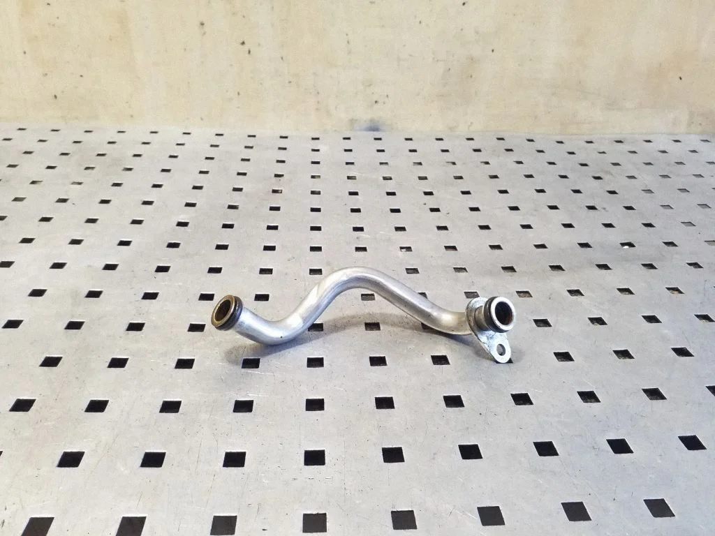 Turbo turbocharger oiling pipe/hose 04E145735C