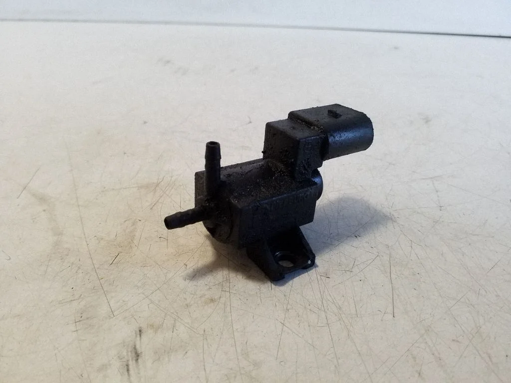Zawór elektromagnetyczny turbo 037906283D