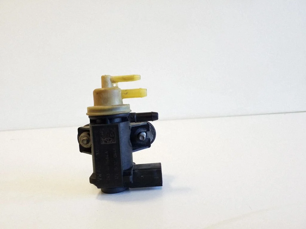 Turbo solenoid valve 4011464A